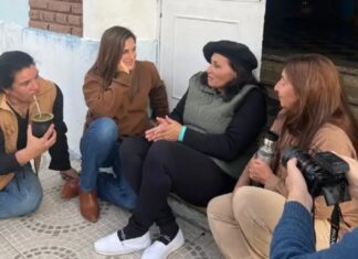 Soledad Pastorutti volvió a Victoria y emocionó al Club Sarmiento.