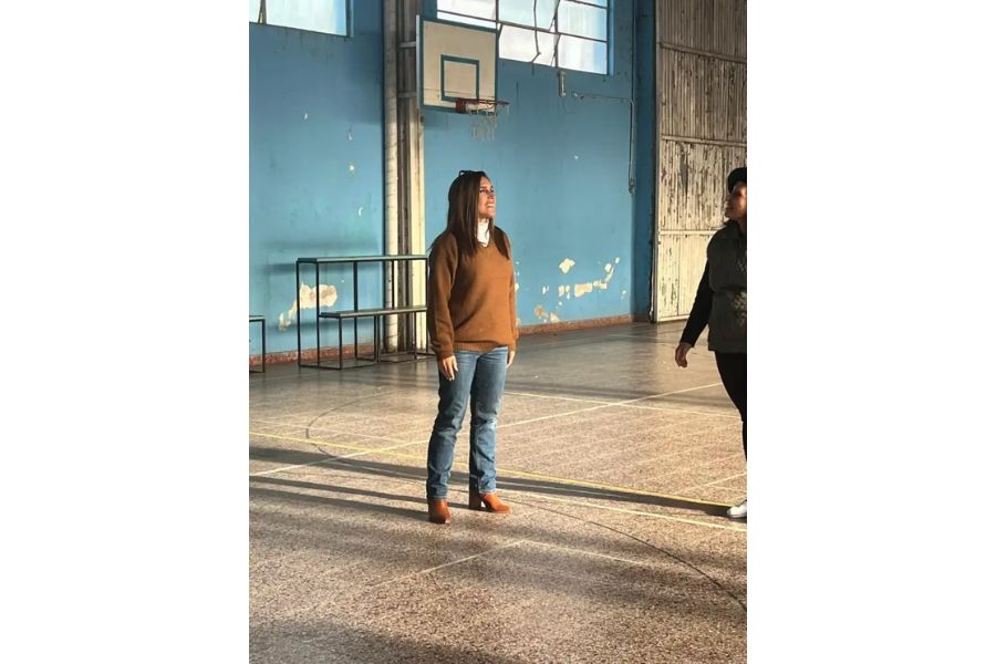 Soledad Pastorutti volvió a Victoria y emocionó al Club Sarmiento.