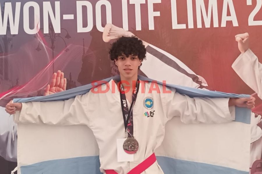 Taekwondistas de Colonia Avellaneda en el Campeonato Sudamericano de Perú.