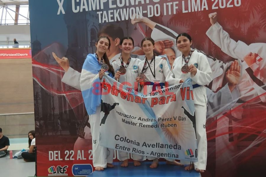 Taekwondistas de Colonia Avellaneda en el Campeonato Sudamericano de Perú.