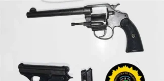 Detuvieron en San Benito a dos hombres que vendían armas de fuego a través de grupos de WhatsApp Las armas secuestradas que estaban siendo vendidas. Foto: PER.