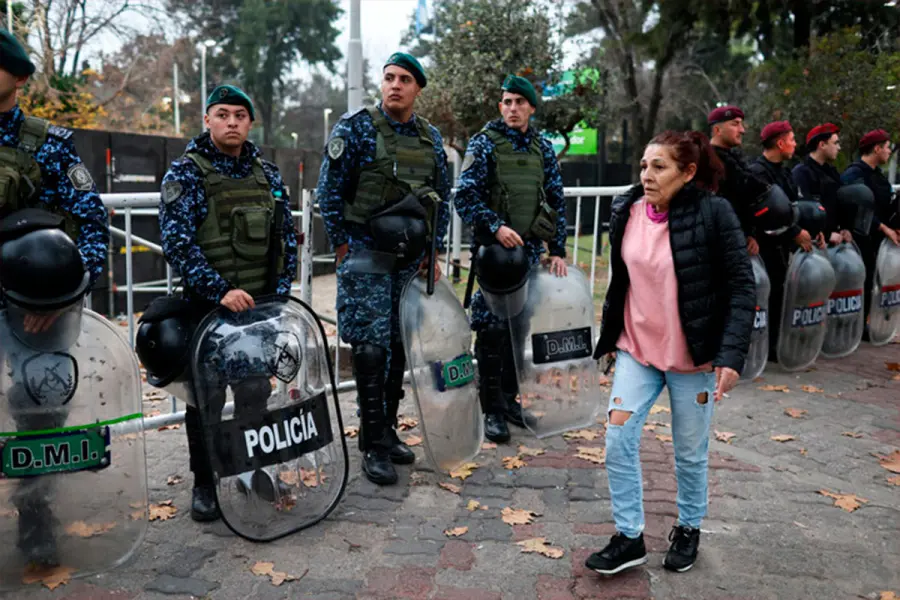 (Clarín).