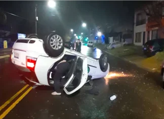Choque y vuelco en Paraná. Foto: (PER).
