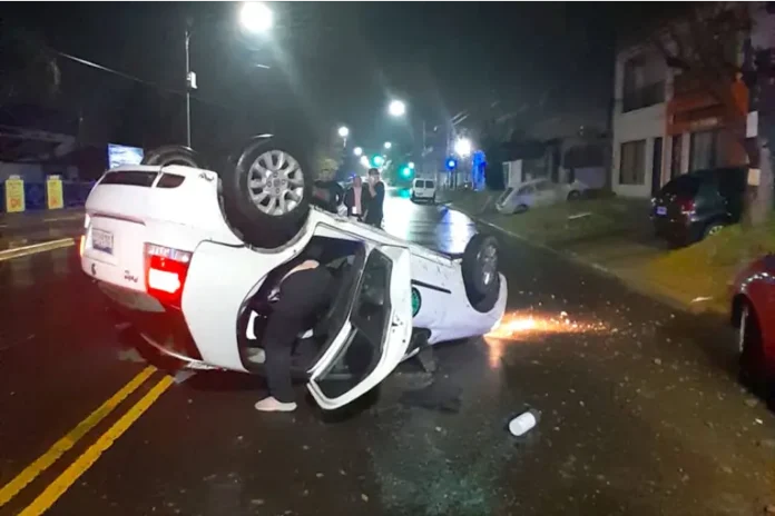 Choque y vuelco en Paraná. Foto: (PER).