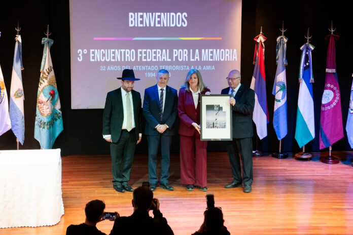 Paraná se sumó al compromiso nacional por la memoria y la justicia a 32 años del atentado a la AMIA Paraná se sumó al compromiso nacional por la memoria y la justicia a 32 años del atentado a la AMIA