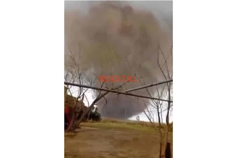 Impactante tornado fue captado en una zona rural de Santa Fe. Foto: Redes.