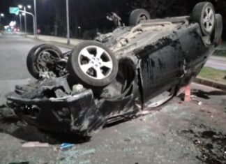 Grave vuelco en el Acceso Sur de Paraná.