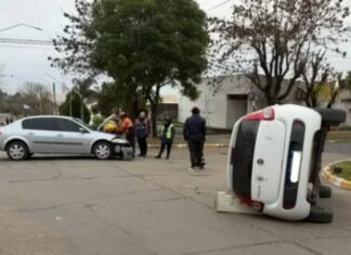 Violento choque y vuelco en Crespo.