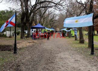 La Feria Periurbana volvió a convocar a vecinos en el Parque Botánico de Paraná con música, tradición y emprendedores La Feria Periurbana. Foto: Elochodigital.