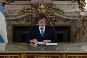 Javier Milei presentó la reforma de la Carta Orgánica del Banco Central, junto a otras medidas que enviará al Congreso. (Foto: captura)