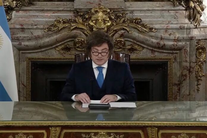 Javier Milei presentó la reforma de la Carta Orgánica del Banco Central, junto a otras medidas que enviará al Congreso. (Foto: captura)