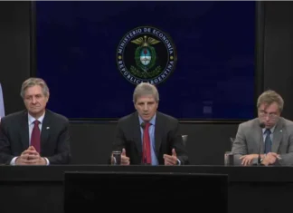 El ministro Caputo presentó el plan financiero hasta 2027