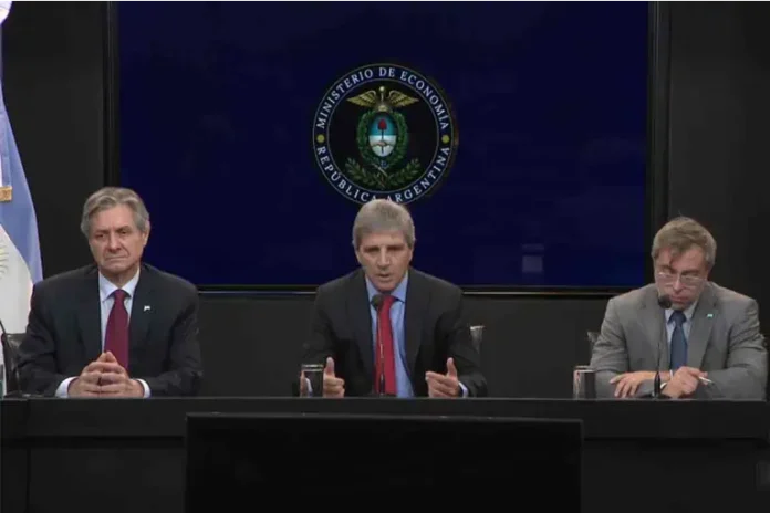 El ministro Caputo presentó el plan financiero hasta 2027 El ministro Caputo presentó el plan financiero hasta 2027