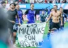 «Las Malvinas son argentinas»: la bandera que mostraron los jugadores tras eliminar a Inglaterra y llegar a la final del Mundial "Las Malvinas son argentinas".