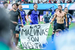 "Las Malvinas son argentinas".