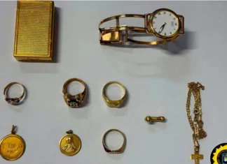 Investigan a una trabajadora por el robo de alhajas de oro y dólares en una vivienda de Paraná Investigan a una trabajadora por el robo de alhajas de oro y dólares. Foto: PER.