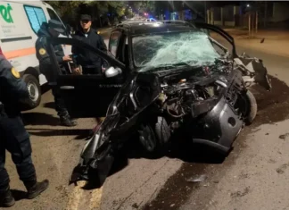 Grave choque en Concordia: un joven de 25 años se estrelló contra un árbol y permanece internado Accidente en Concordia. Foto: Policía de Entre Ríos.