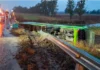 Volcó un micro y cayó desde un puente en Ruta 7: hay al menos 20 heridos, entre ellos un bebé Un micro cayó de un puente en la ruta 7. Foto: mdzol.