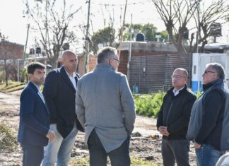 Ariel Weiss recibió al ministro Hernán Jacob y recorrieron la calle Dorrego para avanzar en soluciones Ariel Weiss recibió al ministro Hernán Jacob. Foto: (MdCA).