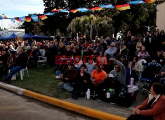 Aldea Salto celebró sus 148 años con danzas, música en vivo y una multitudinaria jornada Aldea Salto celebró sus 148 años. Foto: Elochodigital.