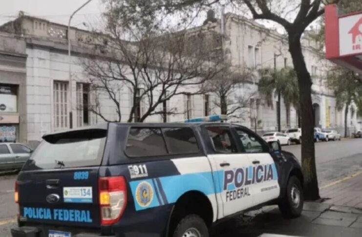 Allanaron la Jefatura Departamental Paraná por una causa de narcotráfico. Foto: Análisis.