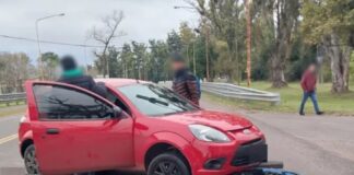 Motociclista fue hospitalizado tras un fuerte choque con un auto sobre la Ruta 11, frente a la UADER. Foto: (PER).