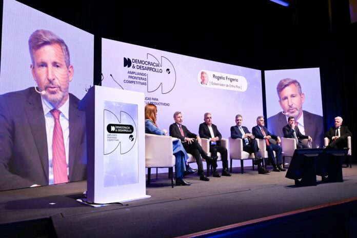 Frigerio participó del ciclo Democracia y Desarrollo.