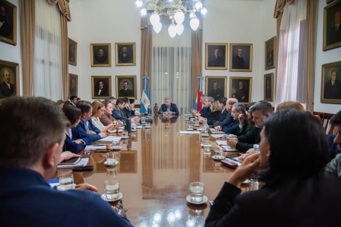 Frigerio reunió a su gabinete para definir acciones.