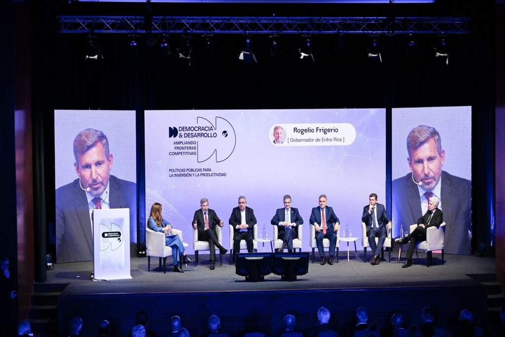Frigerio participó del ciclo Democracia y Desarrollo.