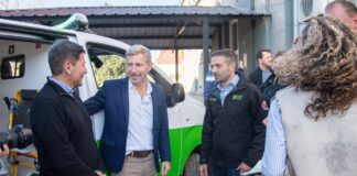 Frigerio inauguró obras y entregó nuevas ambulancias.