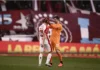 Independiente venció 3-1 a Lanús como visitante y escaló al tercer puesto de la Zona A Independiente venció 3-1 a Lanús.