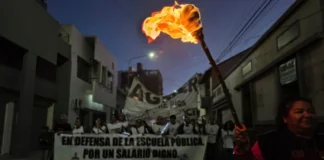 Movilización de antorchas de Agmer en Paraná. Foto: APFDigital.