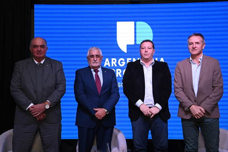 Martín, Diab, Del Re y Sola al finalizar el conversatorio