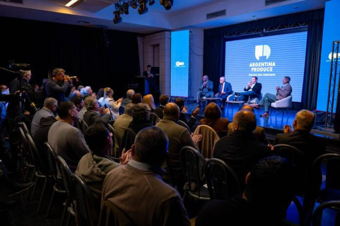 El encuentro “Argentina Produce” juntó a empresarios pyme y a la CGT