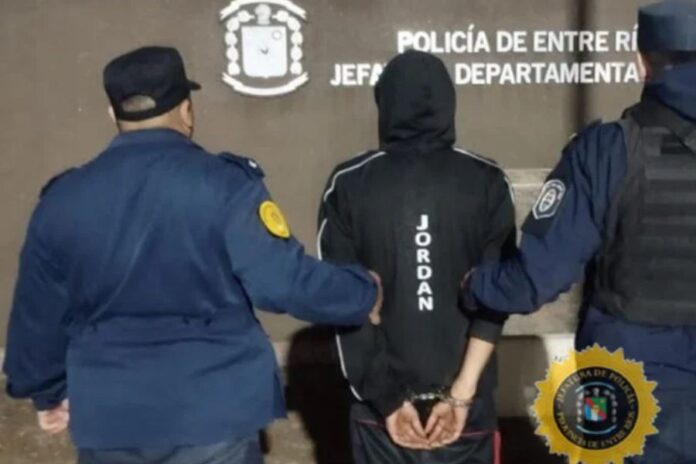 Violó una restricción e intimidó a su expareja. Foto: (PER). Violó una restricción e intimidó a su expareja. Foto: (PER).