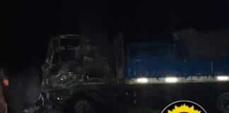 Un camión cargado con trigo volcó y se incendió en la Ruta Provincial 16. Foto: (P.E.R.)