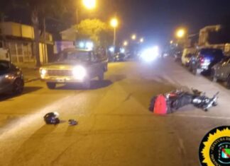 Dos jóvenes resultaron con traumatismos de cráneo tras chocar. Foto: (PER).