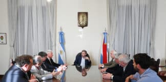 Frigerio recibió a representantes de CRA y Farer para analizar la situación de los caminos rurales