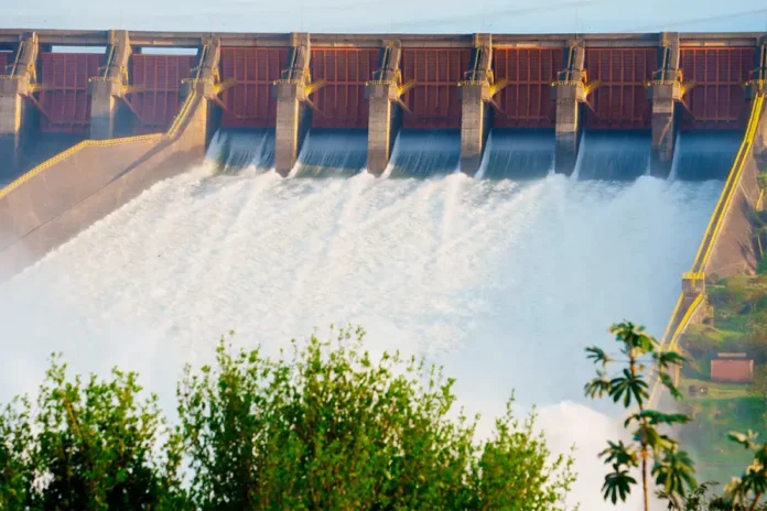Abrieron el vertedero de la represa Itaipú. Foto: Itaipu Binacional - Paraguay