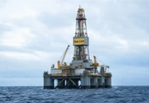 Malvinas: prorrogaron por cinco años las licencias petroleras y crece la tensión con Argentina Reino Unido prorrogaron por cinco años las licencias petroleras.