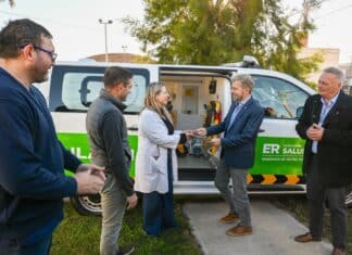 Frigerio entregó una nueva ambulancia al hospital de Viale