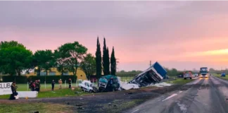 Tragedia en la Ruta 39: tres personas murieron tras un choque frontal entre un camión y una camioneta Choque fatal en Ruta 39. Foto: Policía de Entre Ríos