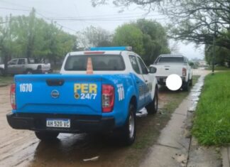 Conductor alcoholizado chocó autos estacionados, intentó escapar y fue detenido en Concordia Conductor alcoholizado chocó autos estacionados. Foto: PER.