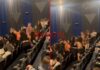 Pelea en el cine del Shopping Paso del Paraná. Foto Captura.