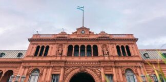 Retiros voluntarios en el Estado: quiénes pueden inscribirse y cuánto cobrarán Casa Rosada. Foto: Redes.