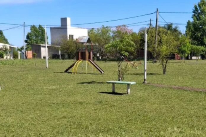 Sauce Montrull renovó la Plaza de la Paz en el barrio Ruta del Sol
