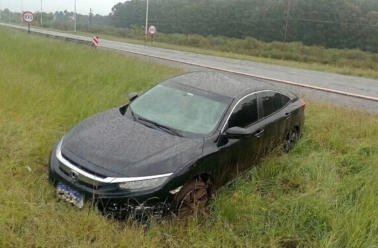 Un auto chocó contra el guardarraíl de la autovía en Entre Ríos: cuatro ocupantes resultaron ilesos