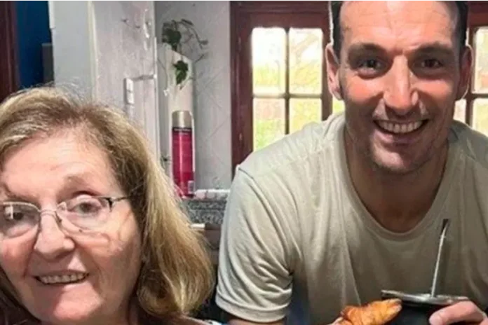 Scaloni y su madre.