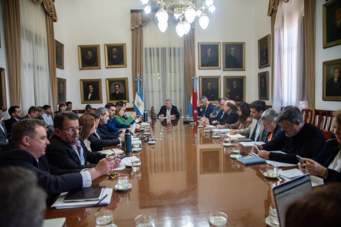 Frigerio encabezó una reunión de gabinete. Foto: (GdER).